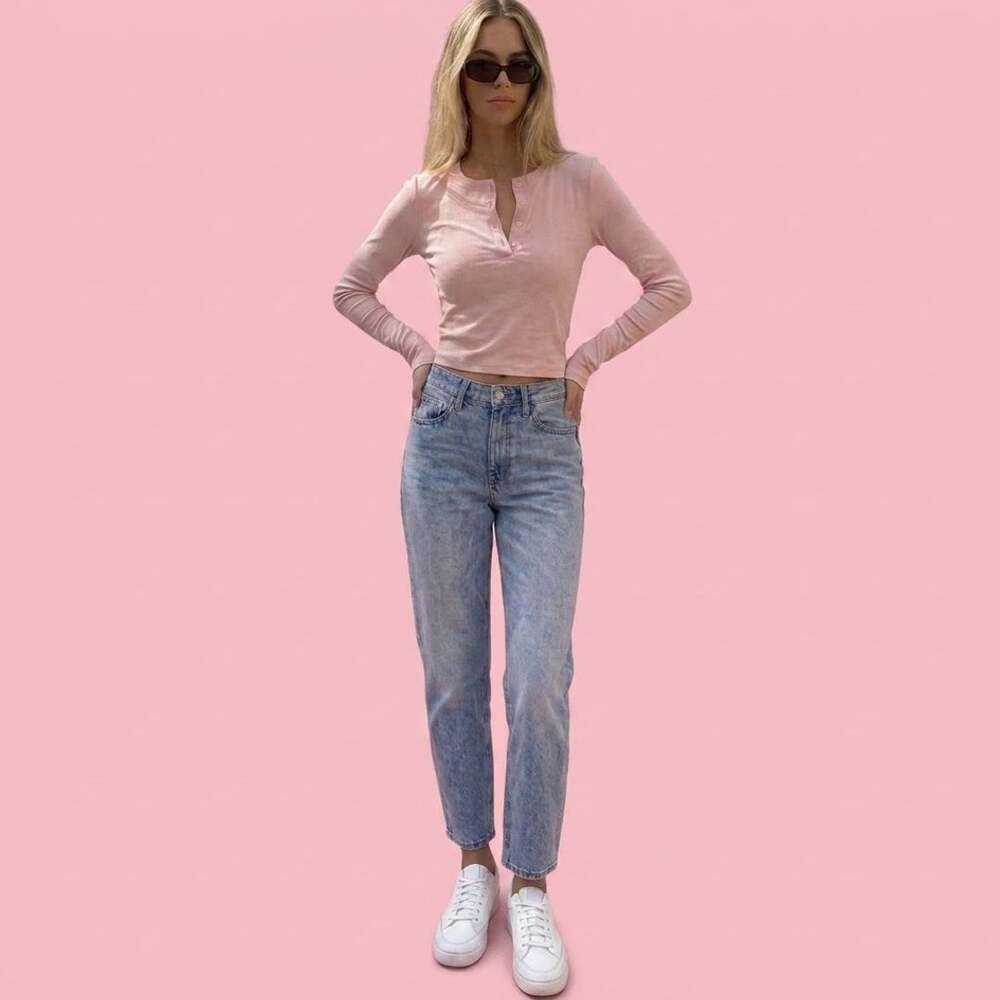 HIDDEN 28 High-Rise Light Wash Denim Mom Jeans 28w x 27L